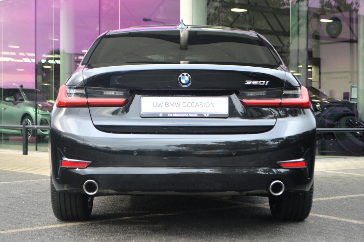 BMW 3-SERIE 320i High Executive Automaat / Schuif-kanteldak / Sportstoelen / Stoelverwarming / Airconditioning / Cruise Control / PDC / Live Cockpit Professional