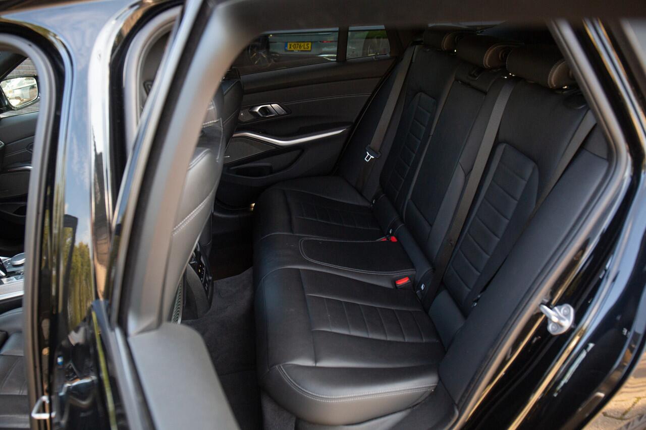 BMW 3-SERIE Touring 320i High Executive Edition M-Sport , Panoramadak, Leer, Harman/Kardon,