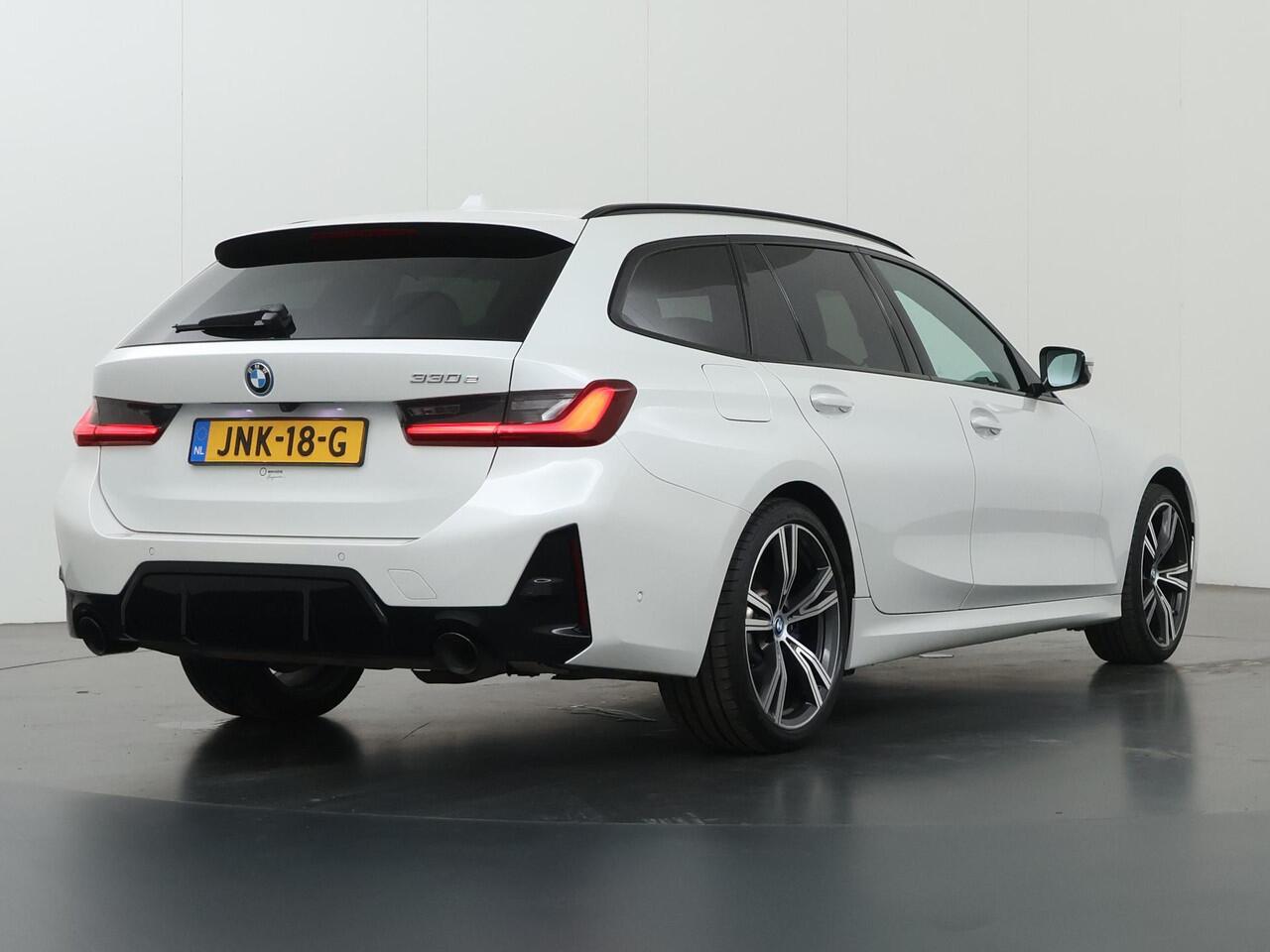BMW 3-SERIE Touring 330e M-Sport | Panoramadak | Ele. stoelen + Geheugen | HUD | Sportstoelen | Camera | Apple CarPlay/Android auto | Adaptieve Cruise Control | Comfort Pakket | M-Sport Pro | HiFi | Curved Display |