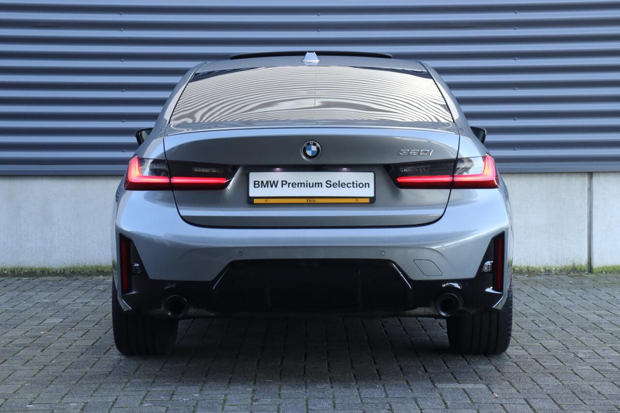 BMW 3-SERIE Sedan 320i | M Sportpakket Pro | Panodak | Harman Kardon | Driving Assistant | Comfort Acces | 19'' LMV | Ekris Selection