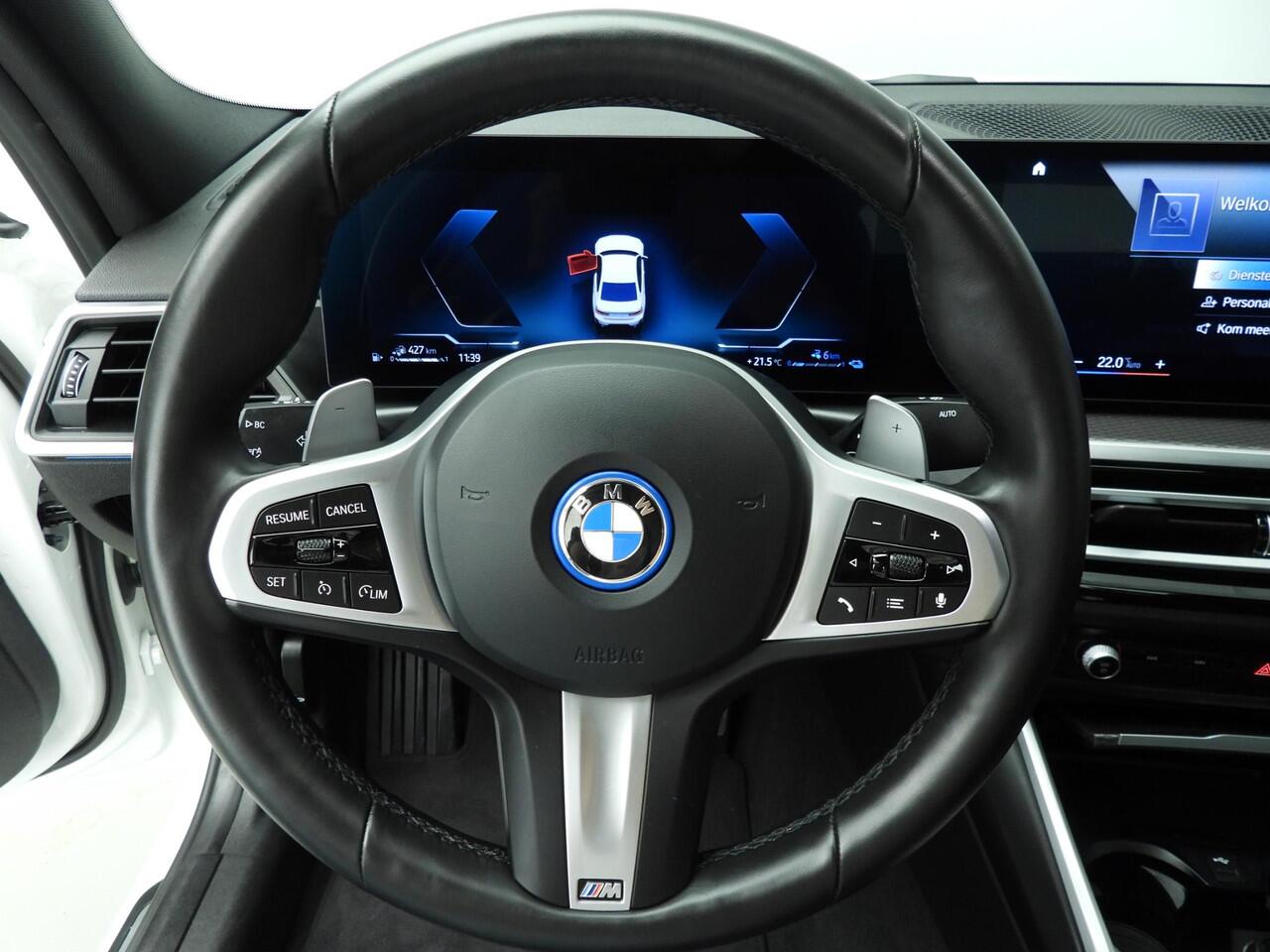 BMW 3-SERIE Sedan 320e | M-Sportpakket | LED | Navigatie | Trekhaak | Stoelverwarming | DAB | Alu 18 inch