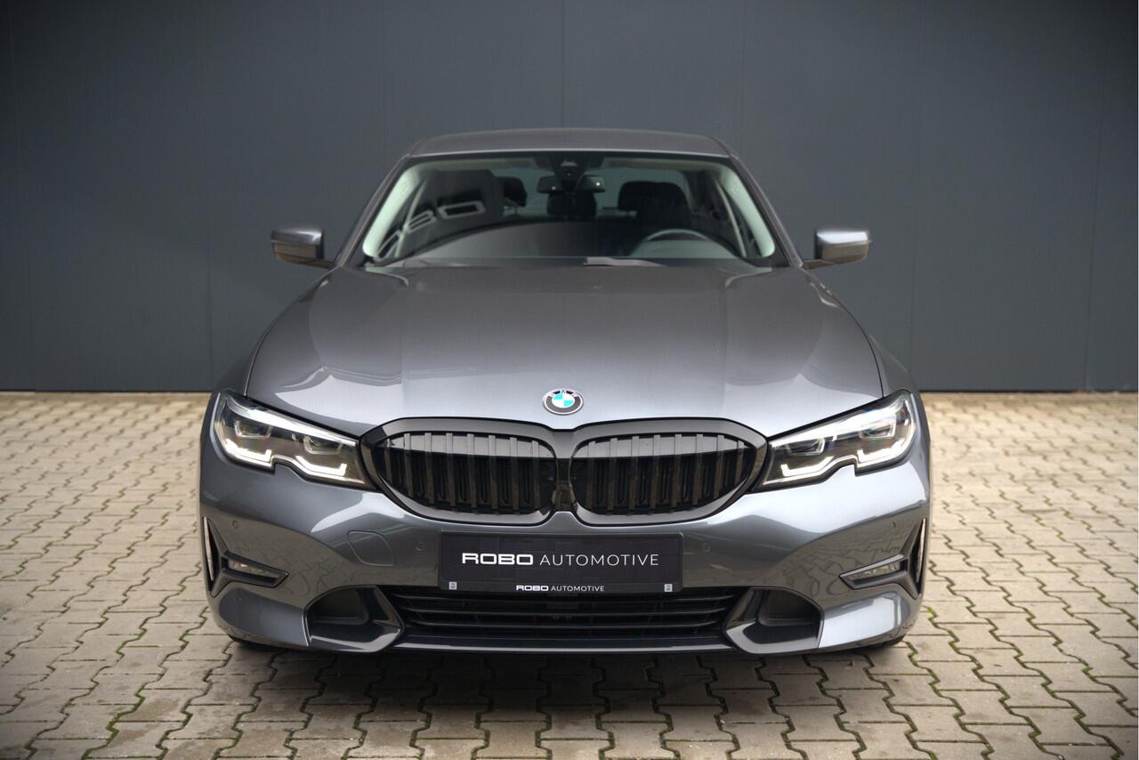 BMW 3-SERIE 330e eDrive Edition Sportline | Stoelverwarming | Cruise Control | Leer | Camera | Keyless | Apple Carplay | Ambiance Verlichting | HIFI | Parkeersensoren | Navigatie | NAP | Sport