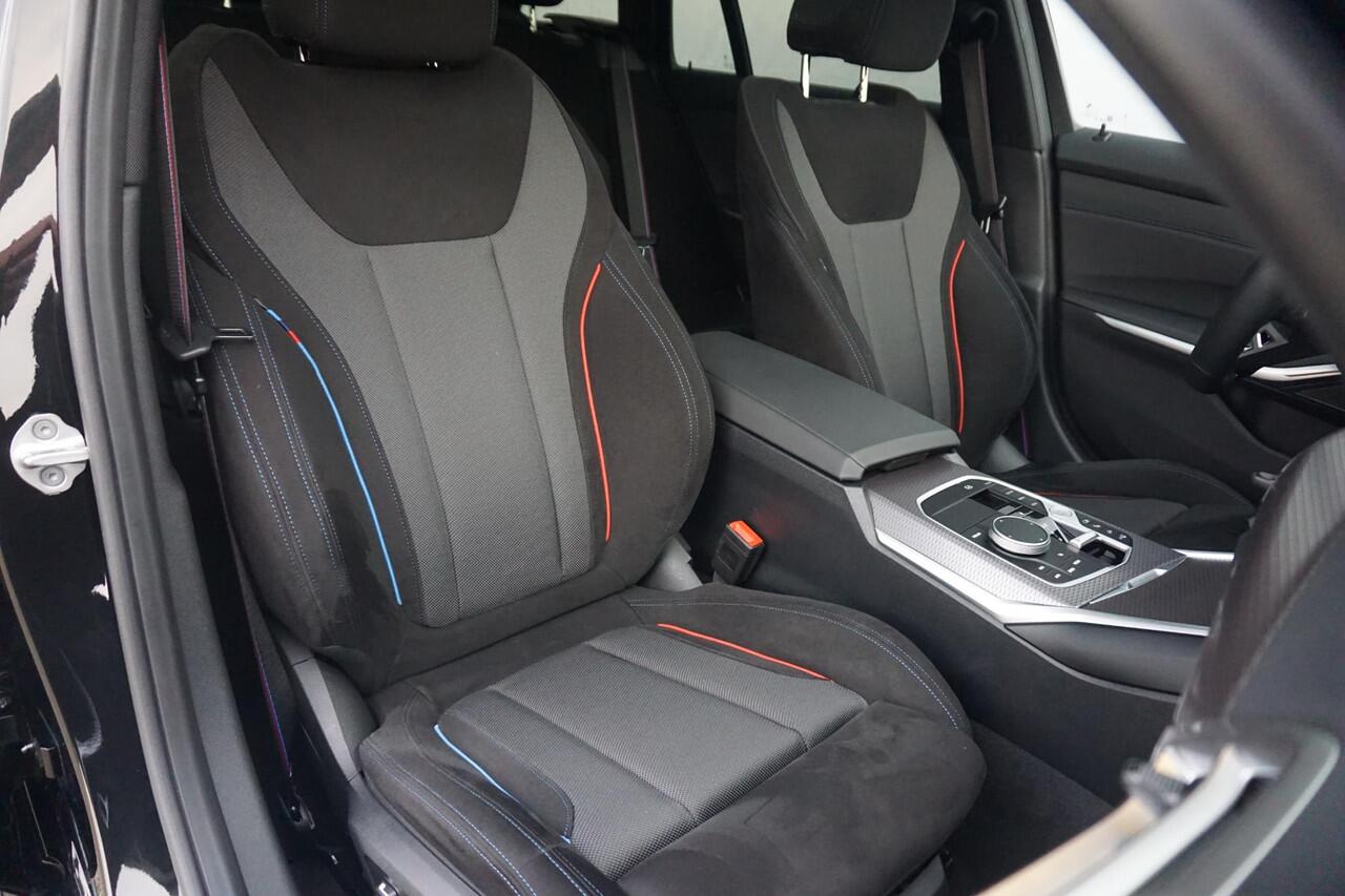 BMW 3-SERIE Touring 330e M Sport Pro | Trekhaak / Panoramadak / Head-up / Harman Kardon / Elektrische stoelen met geheugen /360*Camera's / Comfort Access / Ddodehoek detectie