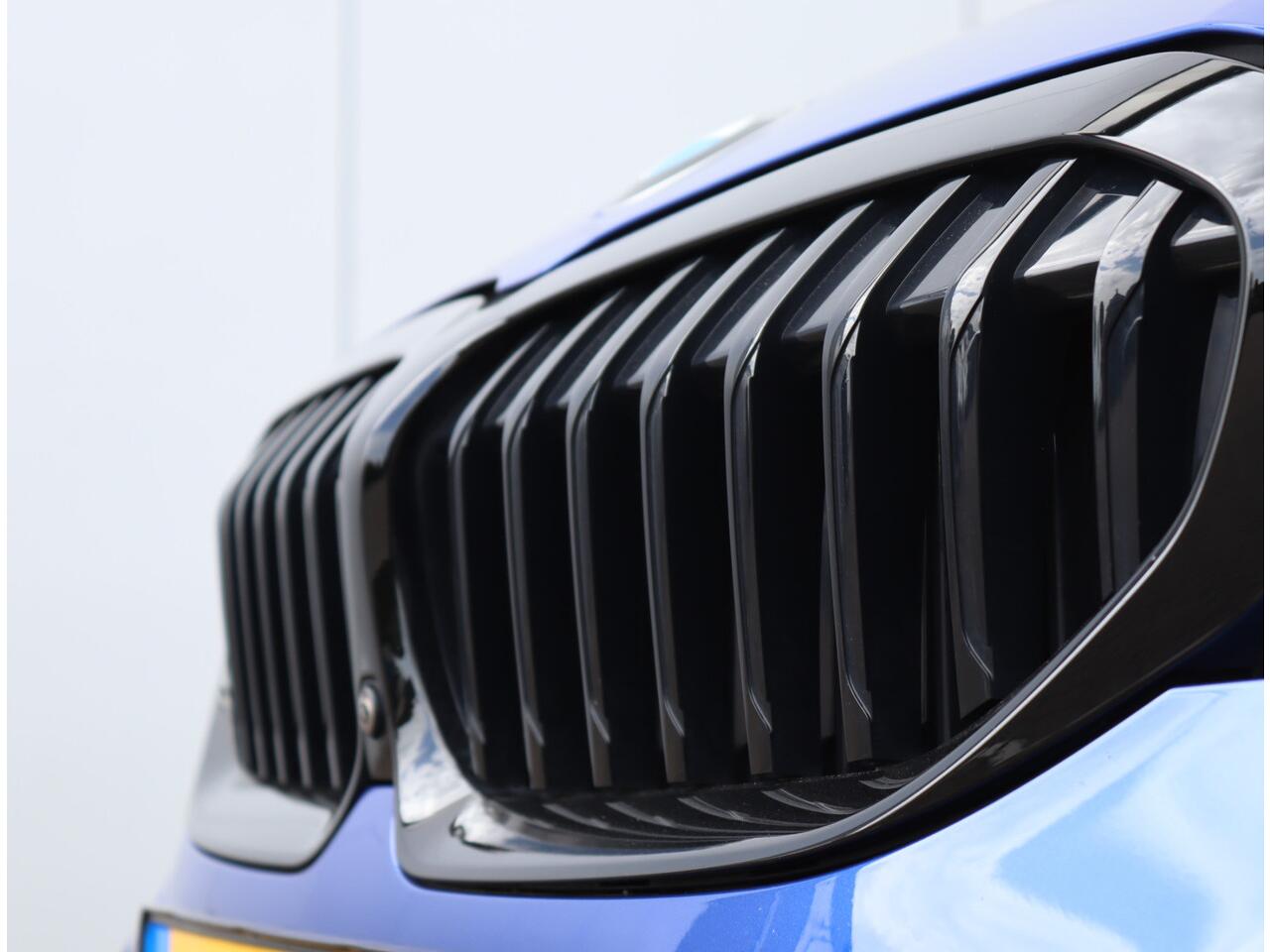 BMW 3-SERIE 330e M-sport | Schuifdak | Leder | H&K | 360 Camera | Org. NL