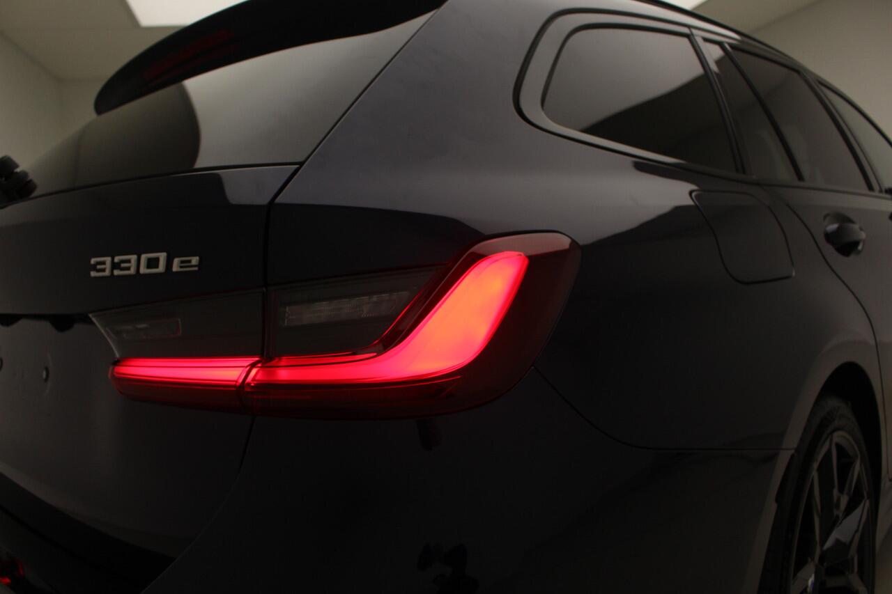 BMW 3-SERIE Touring 330e xDrive M-Sport Pro | Panorama | CoPilot | Harman Kardon | Trekhaak | Memory | 19" Jet Black