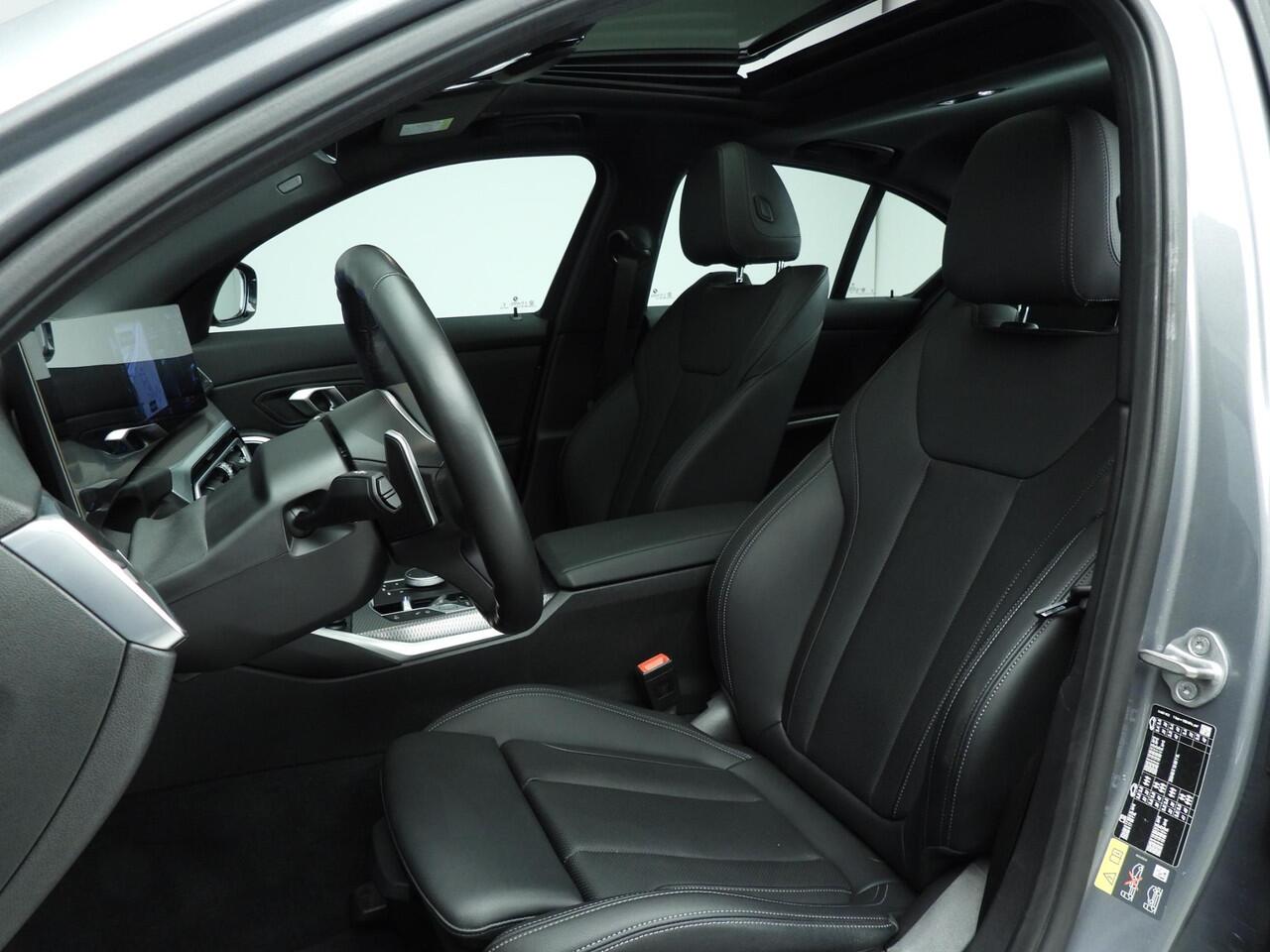 BMW 3-SERIE Sedan 320e | M-Sportpakket | LED | Navigatie | Schuifdak | Sportstoelen | Shadow line | DAB | Alu 18 inch