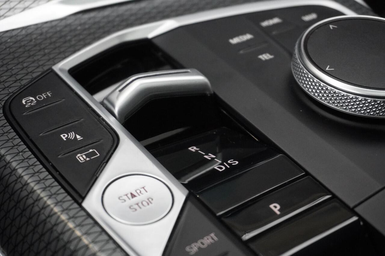 BMW 3-SERIE Touring 320e M Sportpakket | Alarmsysteem klasse 3 | Trekhaak met elektrisch wegklapbare kogel | Glazen panoramadak | HiFi System | Driving Assistant