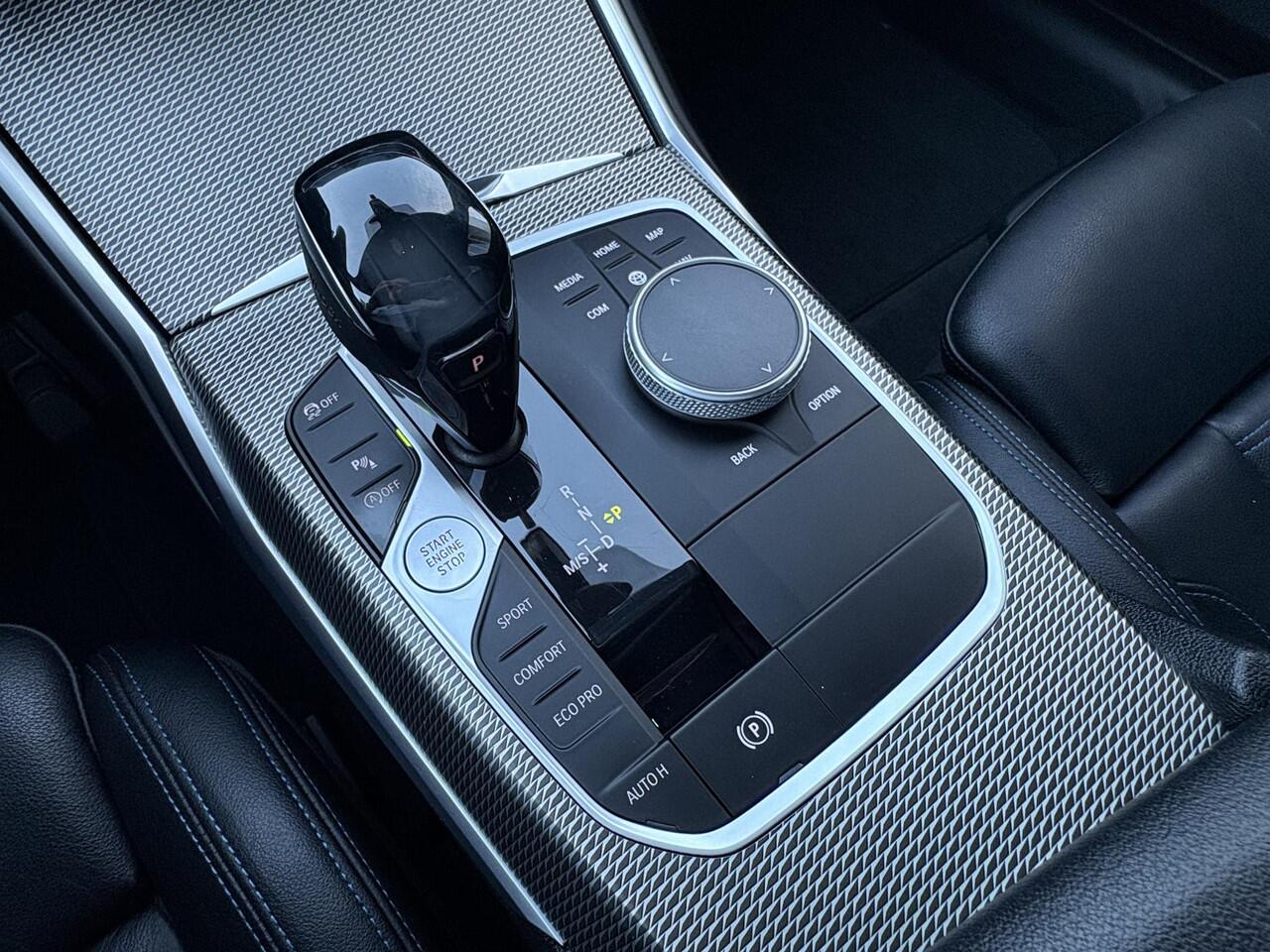 BMW 3-SERIE 320i High Executive M Sport Automaat / 19 Inch / Head-Up display / Active Cruise control / HiFi / Shadow Line