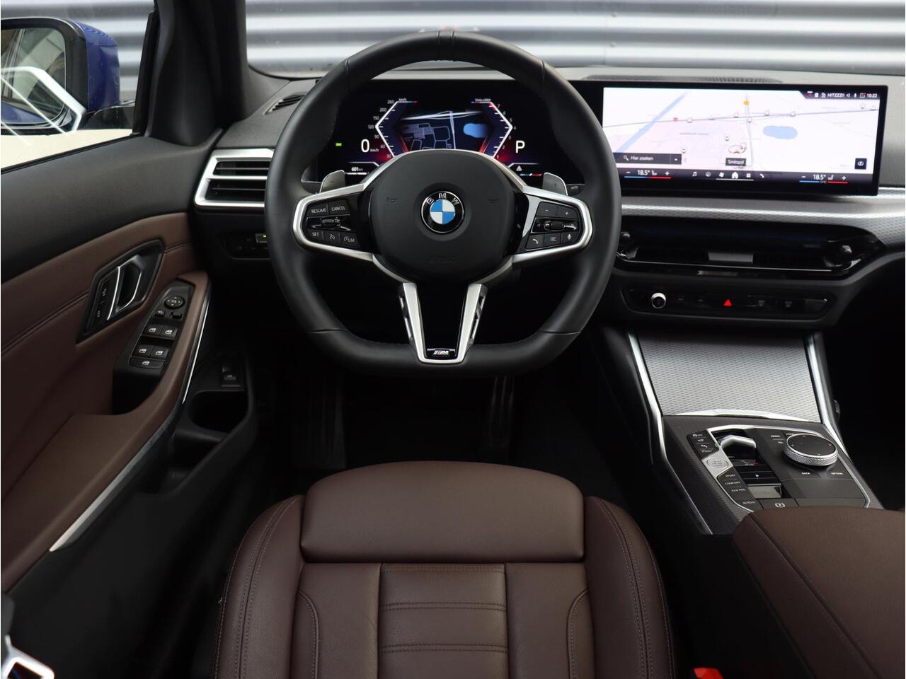 BMW 3-SERIE Touring 330i xDrive | High Executive | M Sportpakket Pro | Panodak | Trekhaak | Head-Up | Parking Assistant Plus | Driving Assistant | Comfort Access | 18'' LMV