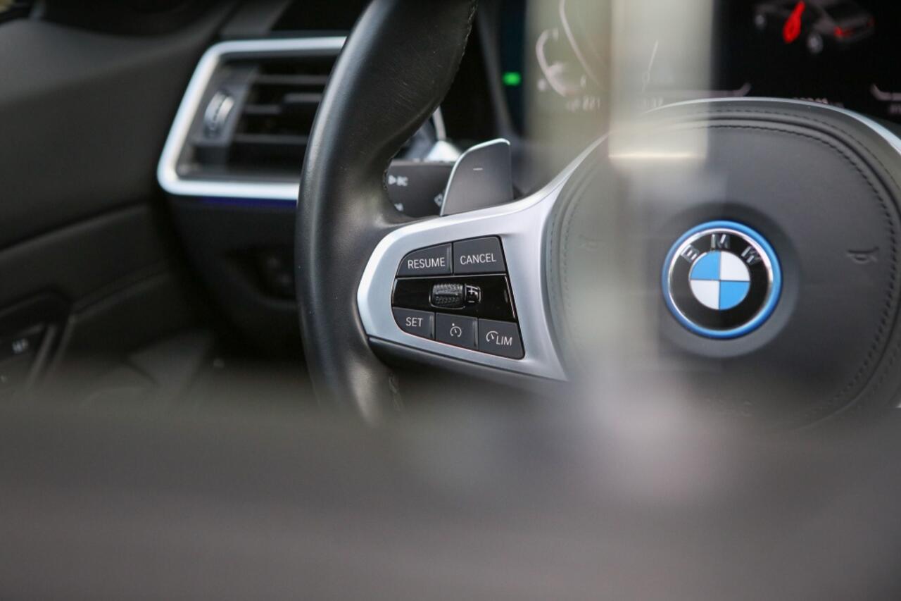 BMW 3-SERIE 320e | Laser | Schuif/Kantel | Apple Carplay | 360 Camera |