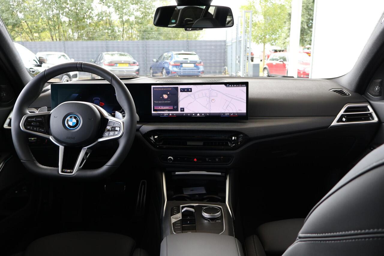 BMW 3-SERIE Touring 330e xDrive | M Sportpakket | Harman Kardon | Trekhaak