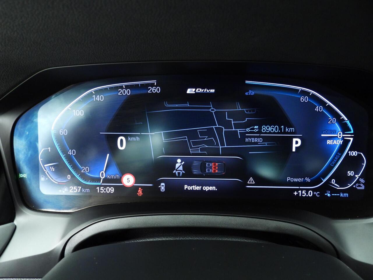 BMW 3-SERIE Touring 330e | Laserlicht | Leder | Navigatie | Schuifdak | Sportstoelen | Chrome line | DAB | Hifi speakers | Alu 18 inch