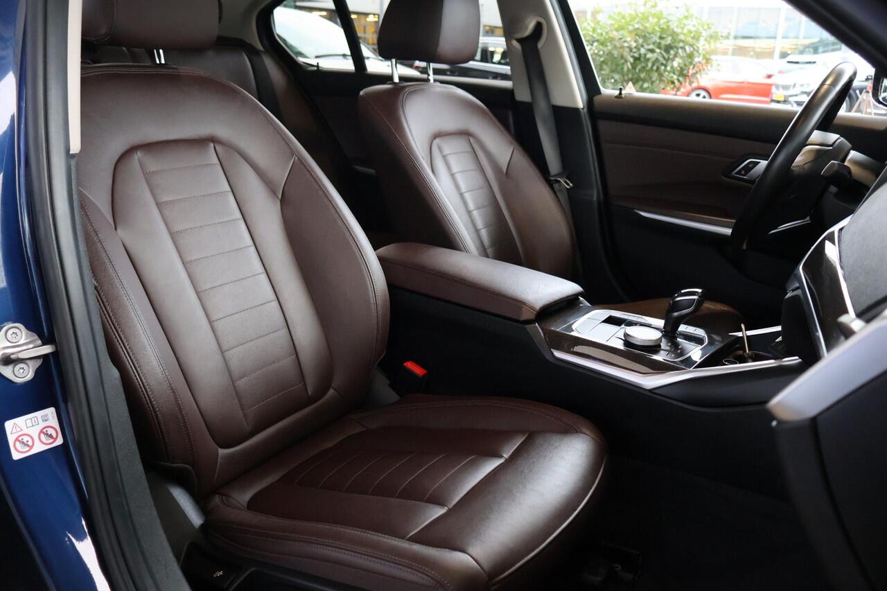 BMW 3-SERIE 320i High Executive | Luxury Line | Voorstoelen Verwarmd | Apple Carplay