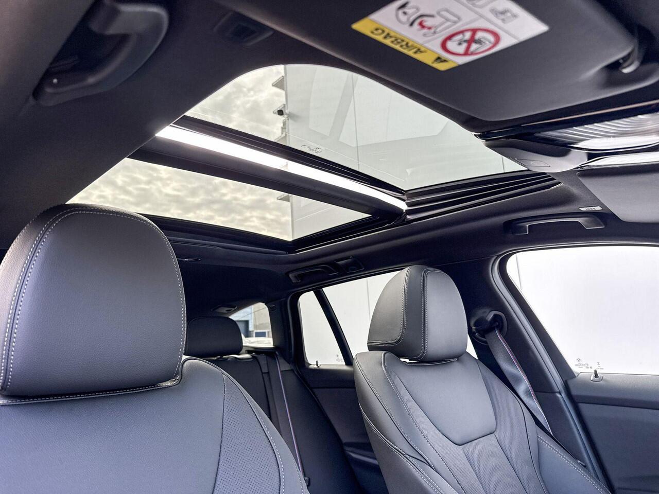 BMW 3-SERIE Touring 330e M-Sport / Apple Carplay / Panoramadak / Driving Assistant