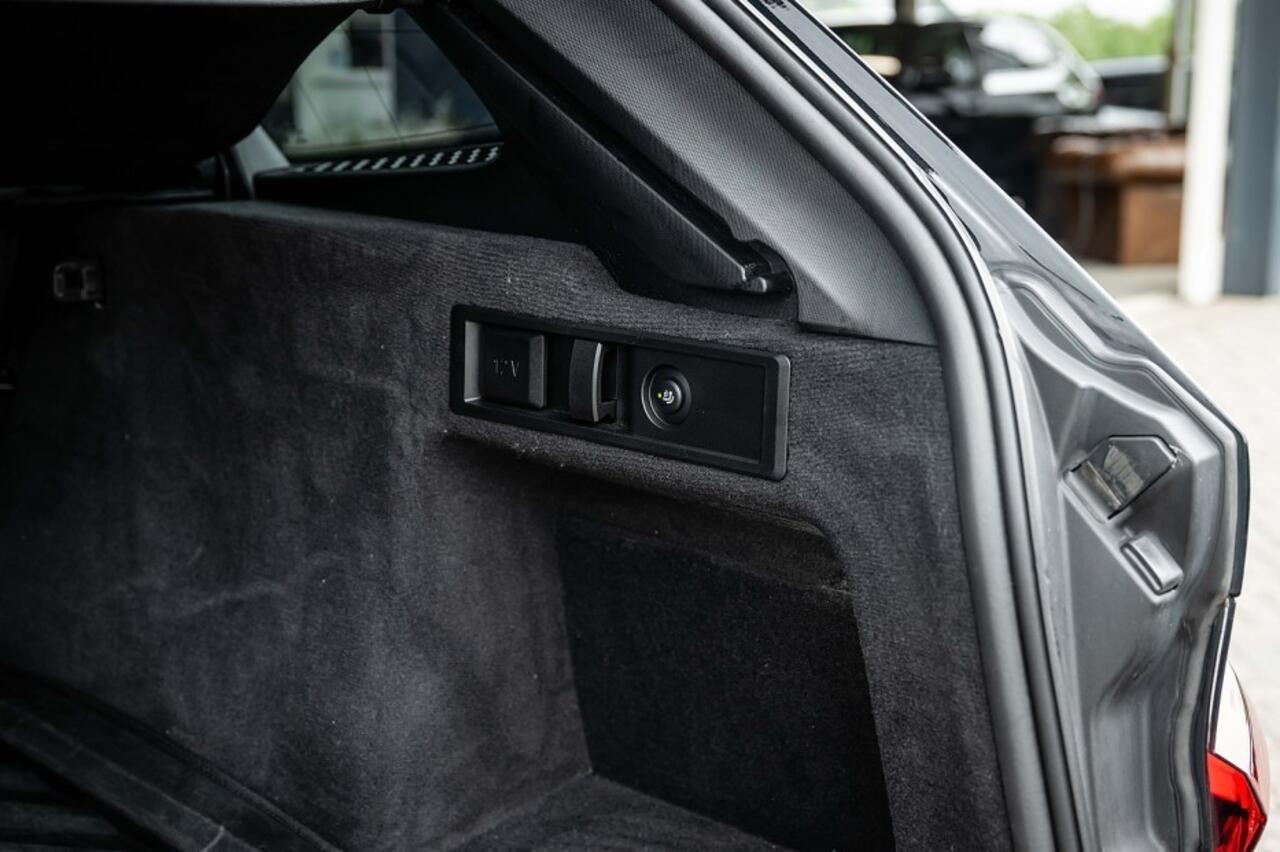 BMW 3-SERIE 330e xDrive M-Sport | Shadow | Adapt. Cruise | Trekhaak | 18' inch |