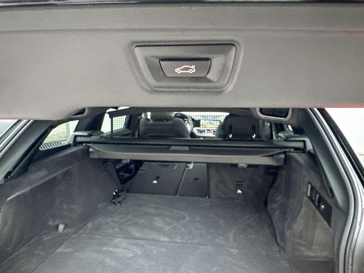 BMW 3-SERIE Touring 320e High Executive M-Sport 19 Inch / Stuur & Stoelverwarming / Electrische Zwenkhaak / Glazen Schuifdak / Laser Light / Hifi / Head Up Display / Active Cruis Control