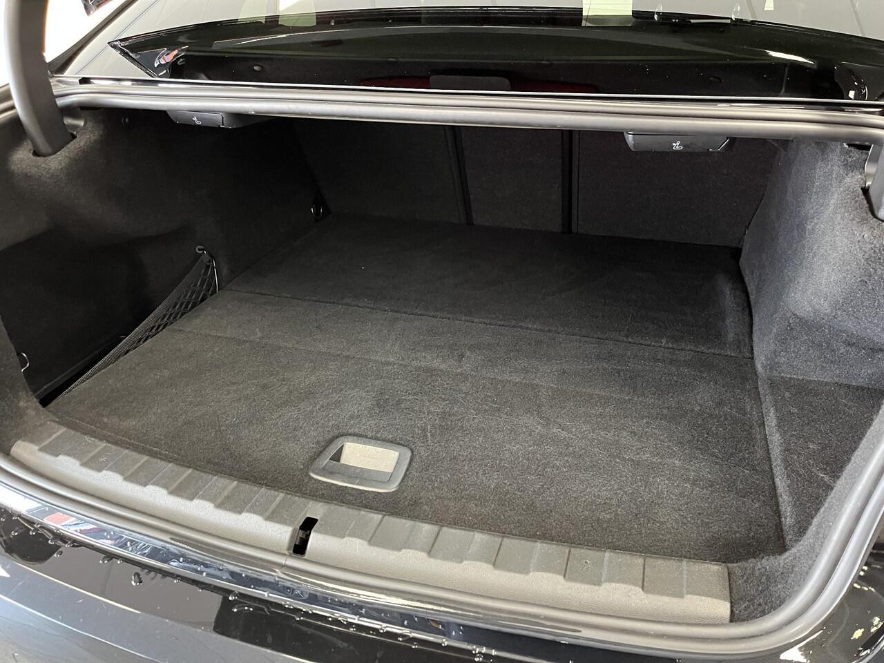 BMW 3-SERIE 320e M-sport | soH 95,6 % | LASER LIGHT | CARPLAY | CAMERA | LEER/ALCANTARA |