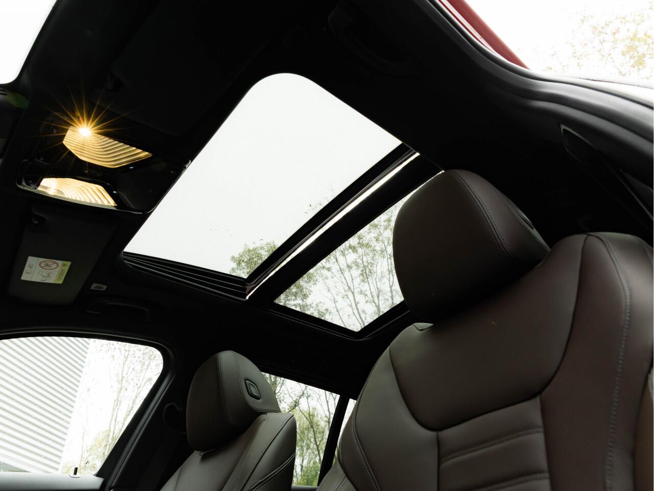 BMW 3-SERIE Touring 330e M-Sport - Pano - Trekhaak - LCI 2 - ACC - Hifi