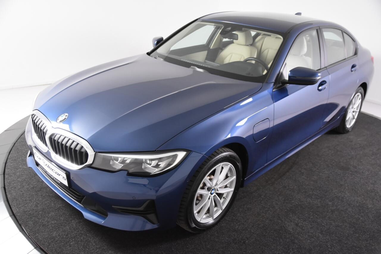 BMW 3-SERIE 330e Business Edition Plus *1ste Eigenaar*Navigatie*Park assist*