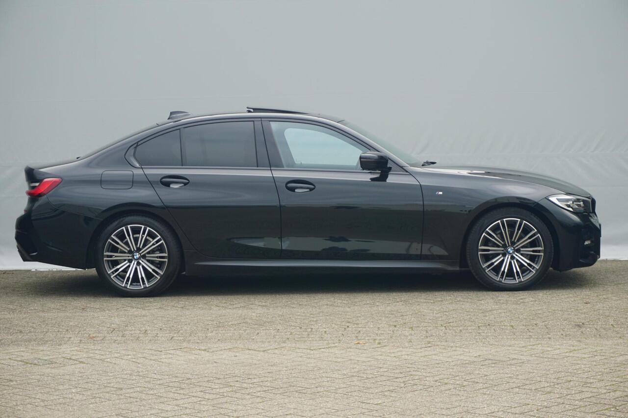 BMW 3-SERIE Sedan 318i M Sportpakket | Elektrisch Schuif-kanteldak / HIFI / Lederen Sportstoelen