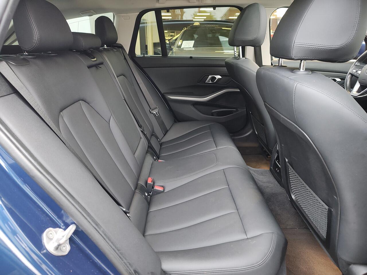 BMW 3-SERIE Touring 318i HIGH EXECUTIVE AUTOMAAT Open dak | Leder | Navi | Carplay