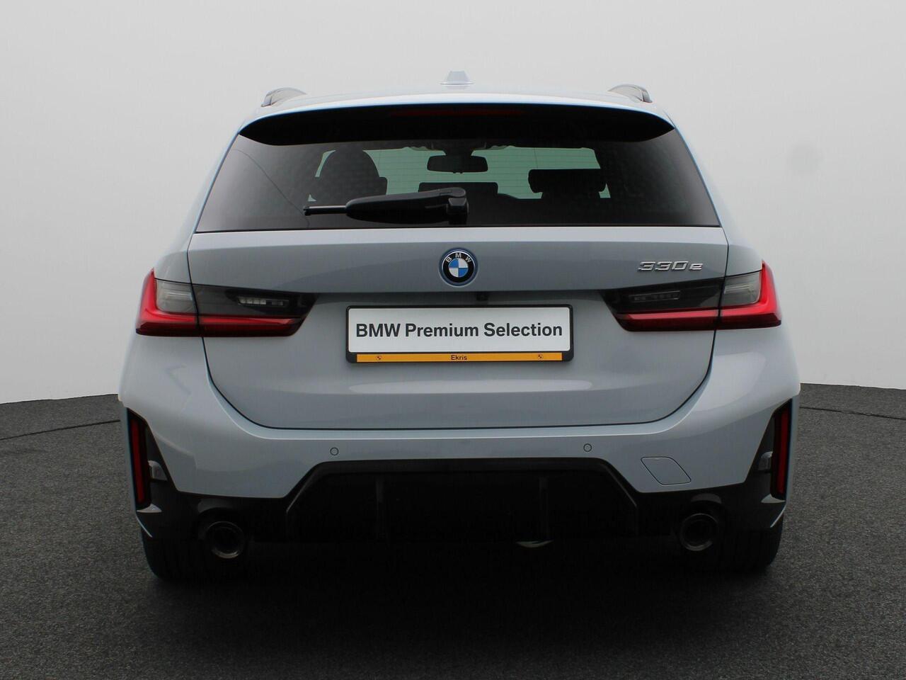 BMW 3-SERIE Touring 330e SPORTPAKKET PRO | Trekhaak | PDC | HIFI | Widescreen Display | 18"