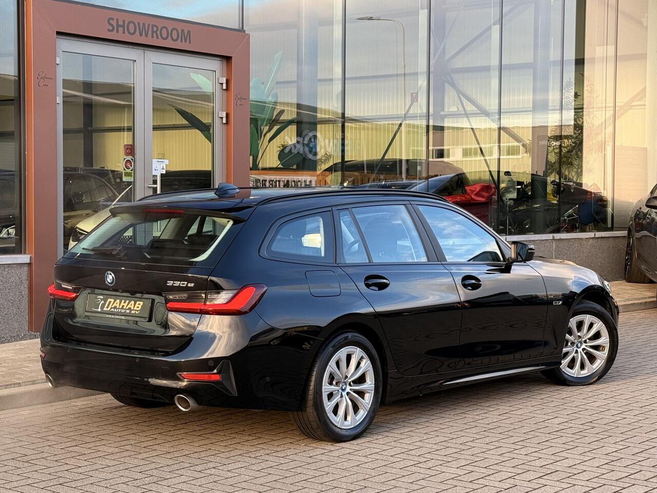 BMW 3-SERIE Touring 330e | Stoelverwarming | Apple Carplay | Achteruitrijcamera | Cruise |