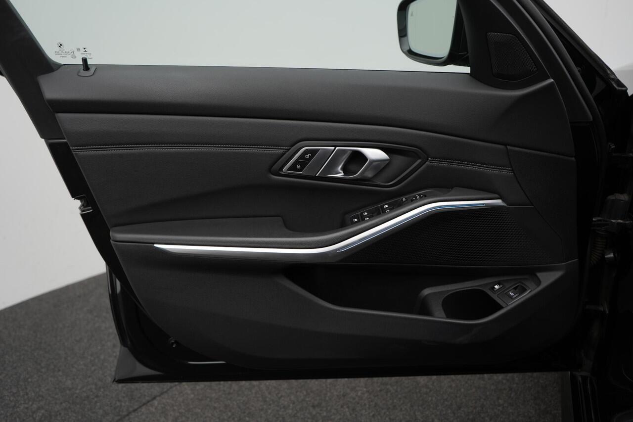 BMW 3-SERIE Touring 320e Business Edition Plus automaat | Laser LED koplampen | M Sport | Panorama dak | lederen bekleding | elektrisch wegklapbare trekhaak