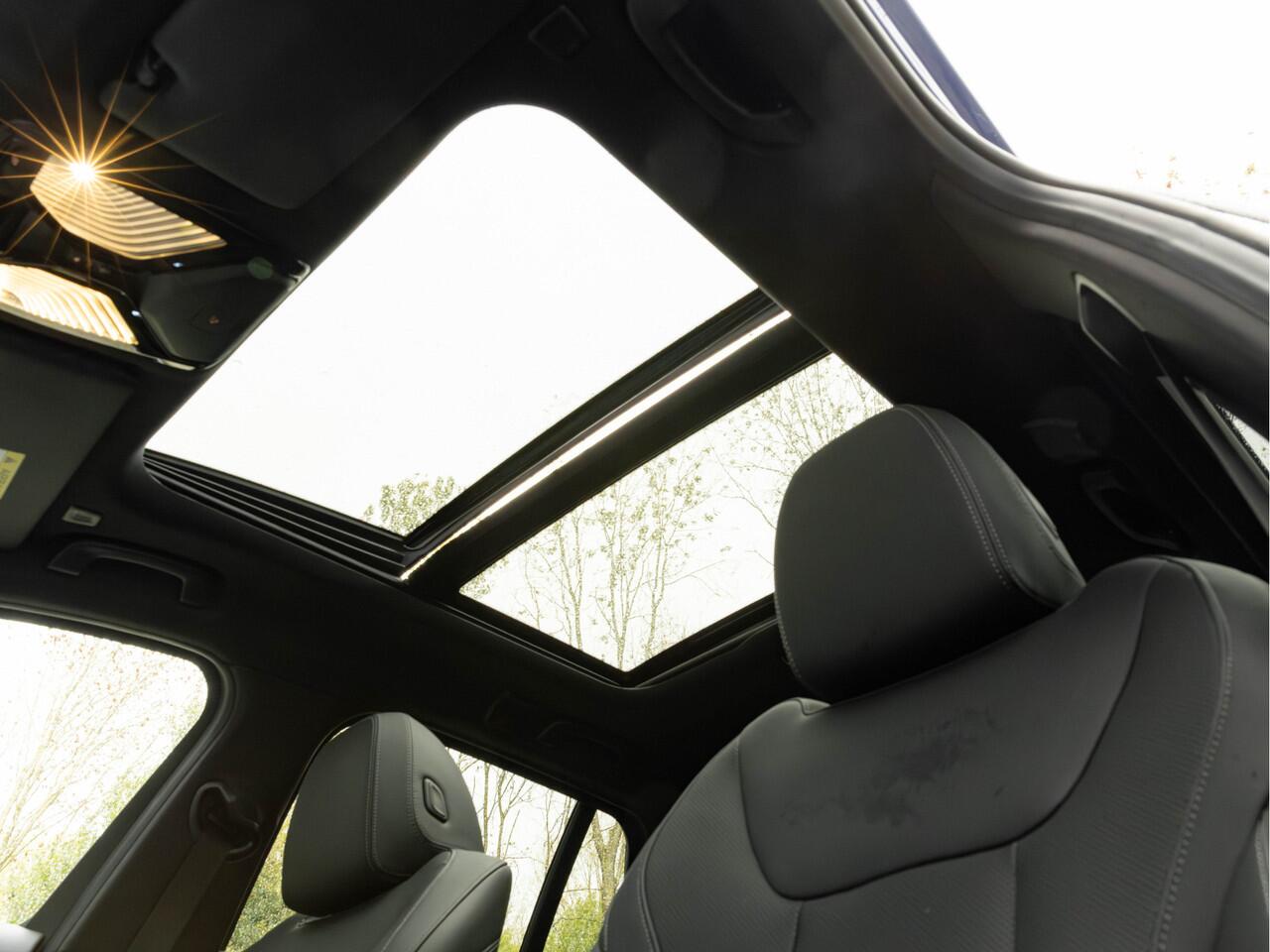 BMW 3-SERIE Touring 330e M-Sport - Pano - Trekhaak - ACC - Hifi - Camera