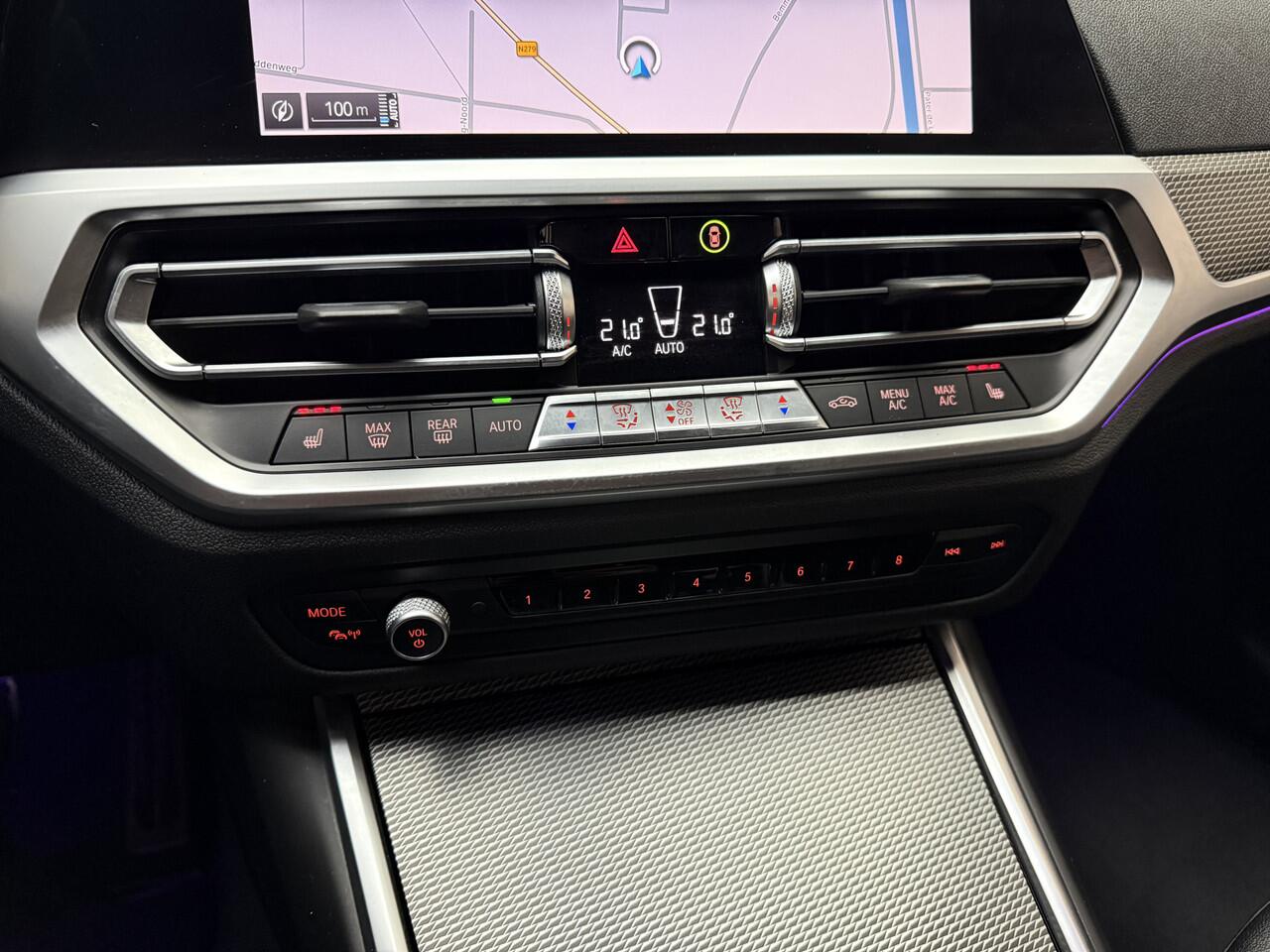 BMW 3-SERIE Touring 330e M-Sport / Org.NL! / Carplay / Leder / Elek. Trekhaak / 19'' LMV /LED / Stoelverwarming / Cruise / Navigatie