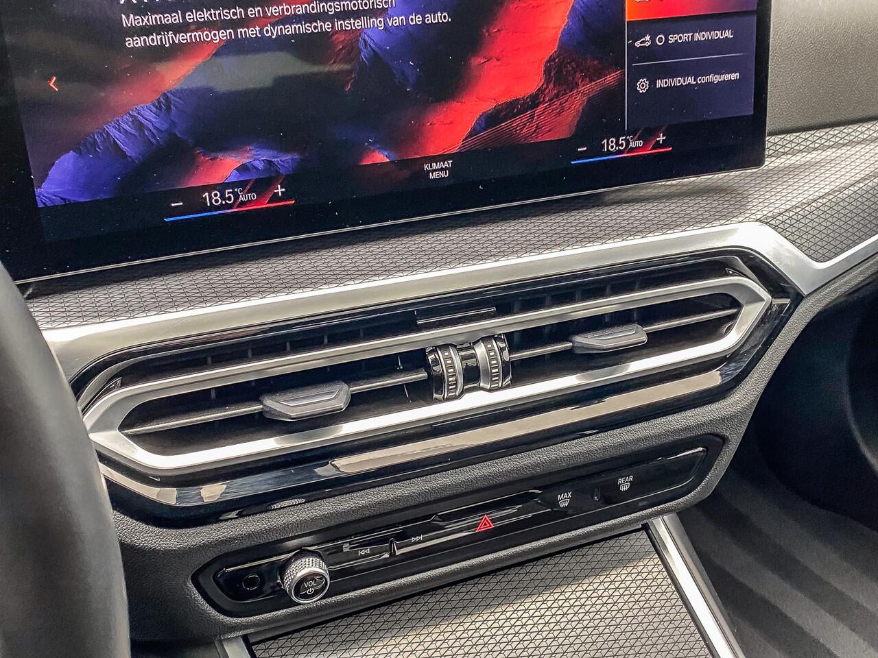 BMW 3-SERIE Touring 330e 292PK High Executive M-Sport | PANO | KEYLESS | MEMORY | SFEERVERLICHTING | 360 | STOELVERWARMING |