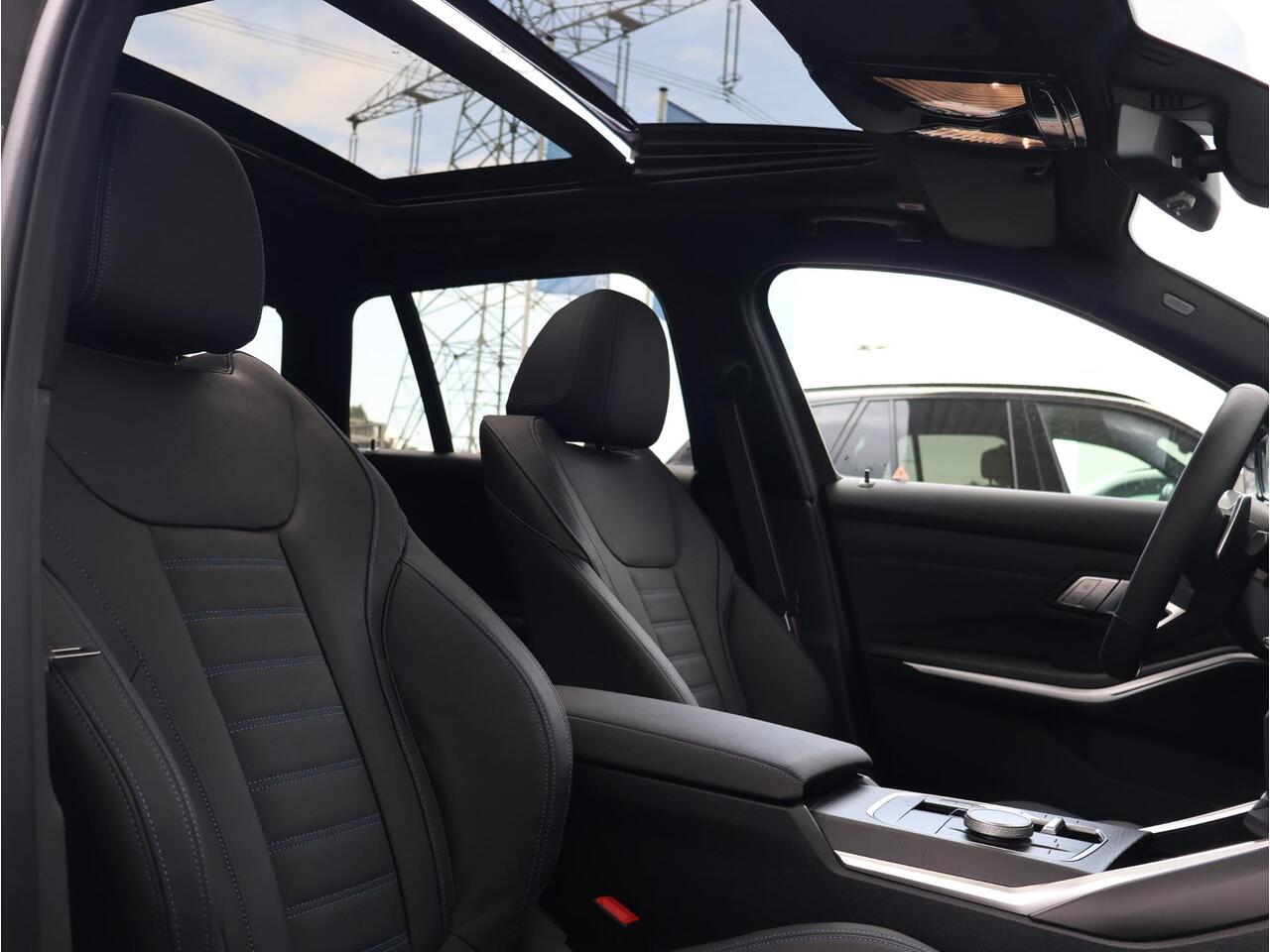 BMW 3-SERIE Touring 330e M Sportpakket Pro/ Stuurwiel verwarmd/ Comfort Access/ panoramadak/ Stoelverwarming/ Elektrische Trekhaak/ Active Cruise Control