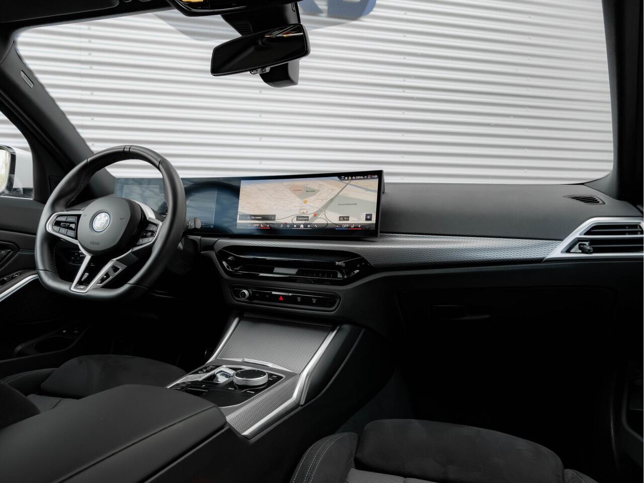 BMW 3-SERIE Touring 330e xDrive - M-Sport - LCI 2 - Memoryzetel - Head-up - Driving + Parking Ass