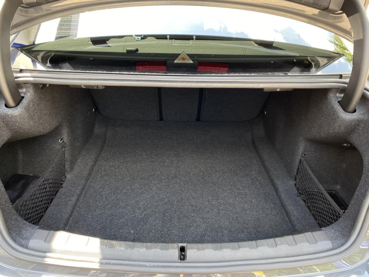 BMW 3-SERIE 320i Business Ed.