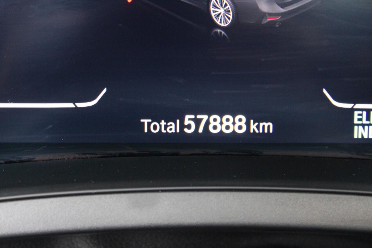 BMW 3-SERIE Touring 330e Business Edition PHEV PANO GR NAVI VIRTUAL 58000KM!!!