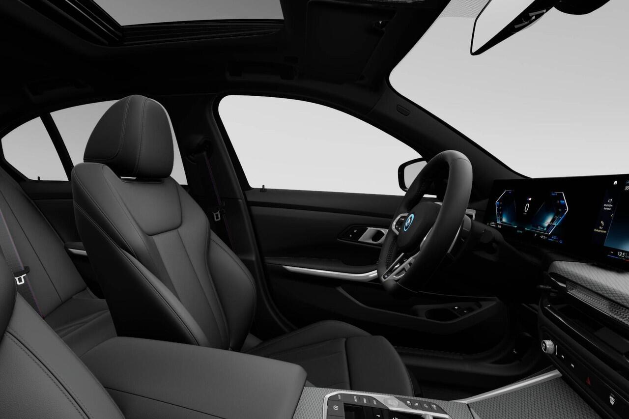 BMW 3-SERIE Sedan 330e | M Sport Pro | Comfort Pack | Active Cruise Control | Elektrisch bedienbaar glazen schuif-/kanteldak