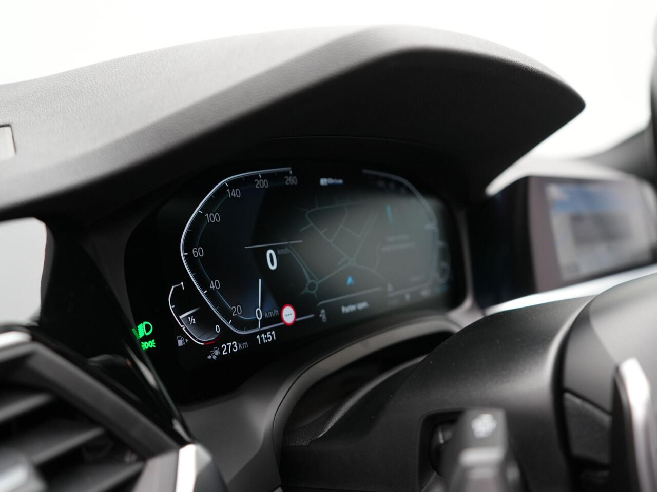 BMW 3-SERIE Touring 330e M Sport Plug in Hybrid 293pk Dealer O.H PHEV | Panodak | Adaptive Onderstel | Laser LED | Alcantara Sportstoelen Memory | Head Up | Camera | 19"L.M | Keyless | Apple Carplay | Navigatie | Virtual | DAB |