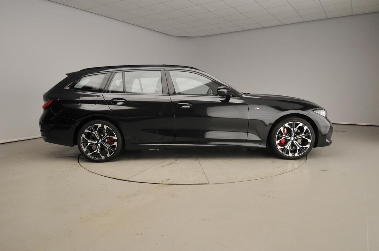 BMW 3-SERIE Touring 330e xDrive | M-Sportpakket | LED | Leder | Navigatie | Schuifdak | Trekhaak | Stoelverwarming | DAB | Alu 19 inch