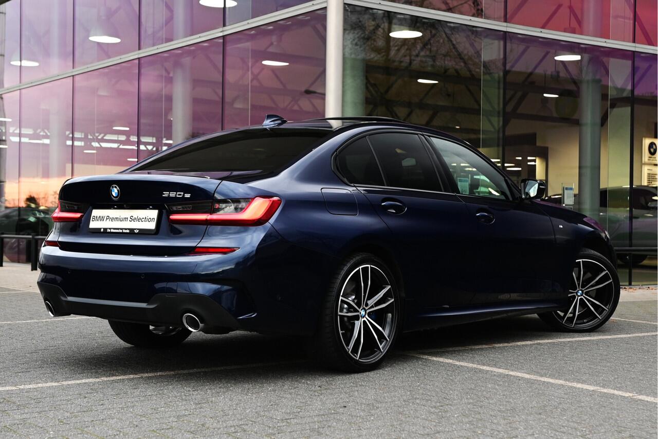 BMW 3-SERIE 320e High Executive M Sport Automaat / Schuif-kanteldak / Sportstoelen / Achteruitrijcamera / Stuurverwarming / LED / Head-Up / Harman Kardon / Stoelverwarming