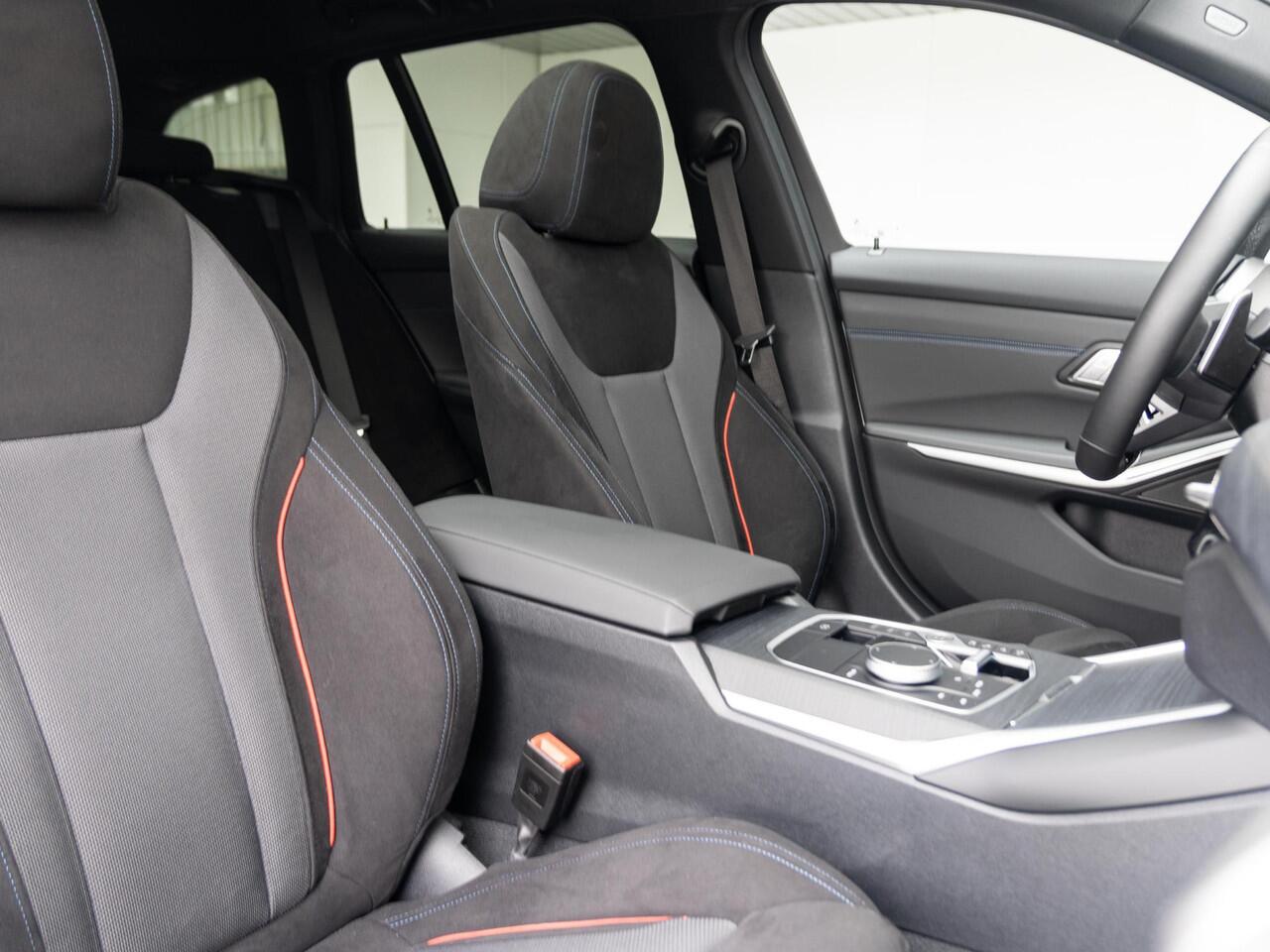 BMW 3-SERIE Touring 330e | M Sportpakket | Innovation Pack | Verwarmd Stuurwiel | Comfort Access | Panoramadak | Stoelverwarming | Harman Kardon | Trekhaak