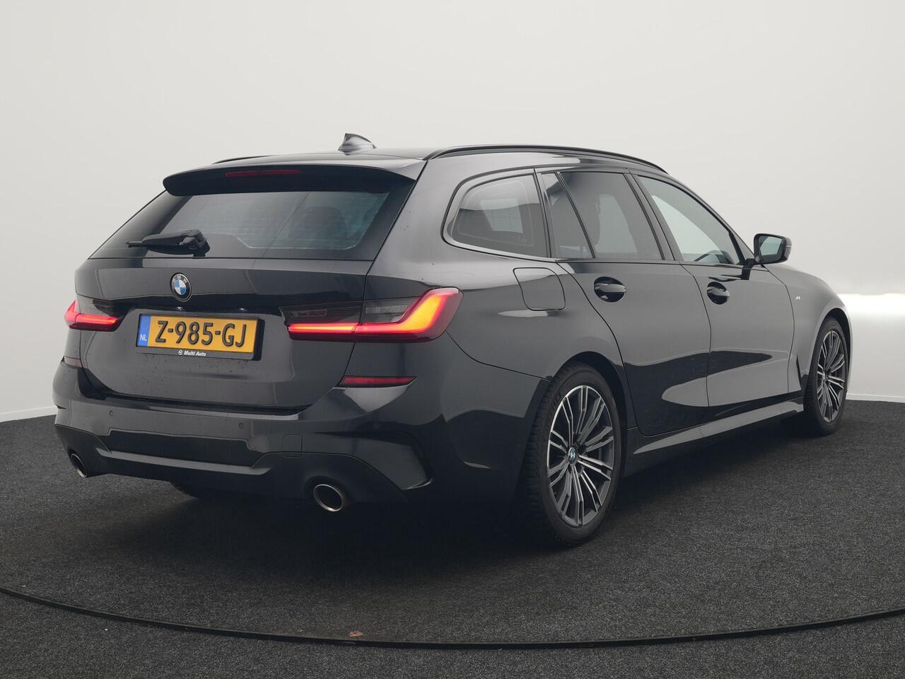 BMW 3-SERIE Touring 320i M Sport 184pk | Adaptive Cruise | Alcantara Sportstoelen Verwarmd | Apple Carplay | Sfeerverlichting | Virtual | Navigatie | DAB |