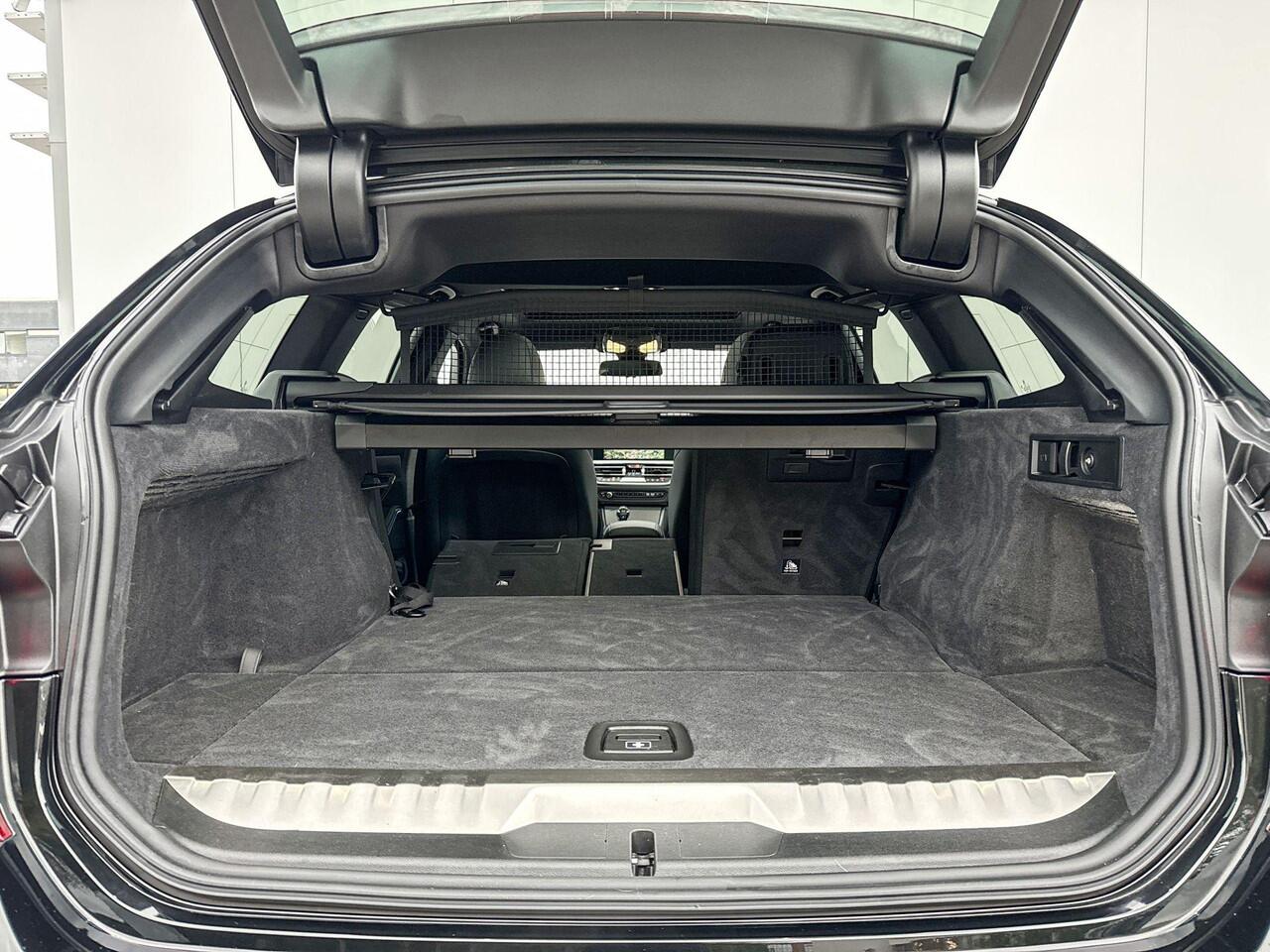 BMW 3-SERIE Touring 320e High Executive M-Sport 19 Inch / Stuur & Stoelverwarming / Electrische Zwenkhaak / Glazen Schuifdak / Laser Light / Hifi / Head Up Display / Active Cruis Control