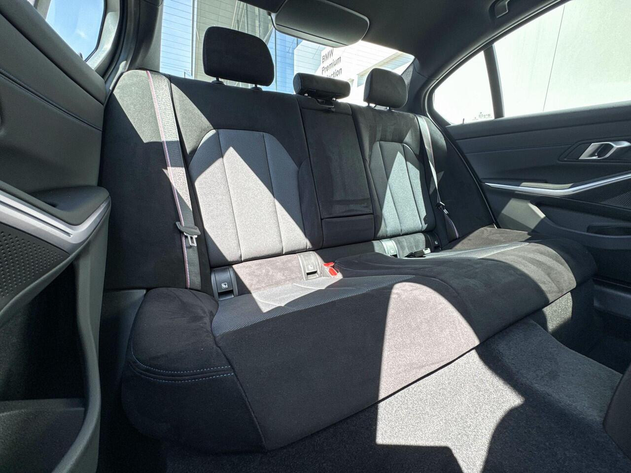 BMW 3-SERIE Sedan 320i xDrive | Selections | Innovation Pack | M Sport | Panoramadak