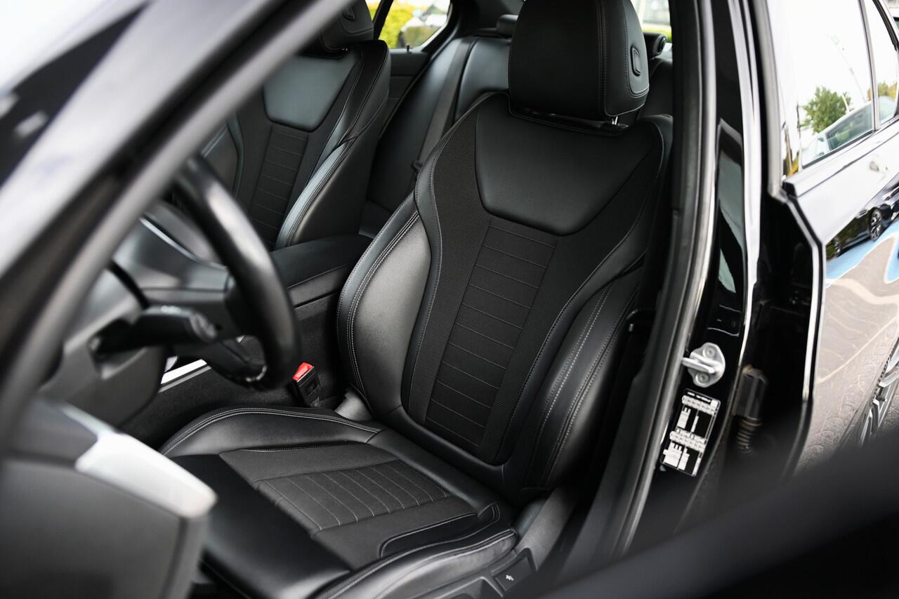 BMW 3-SERIE 318i Executive Sport Line Automaat / Sportstoelen / LED / Live Cockpit Professional / Stoelverwarming / Cruise Control