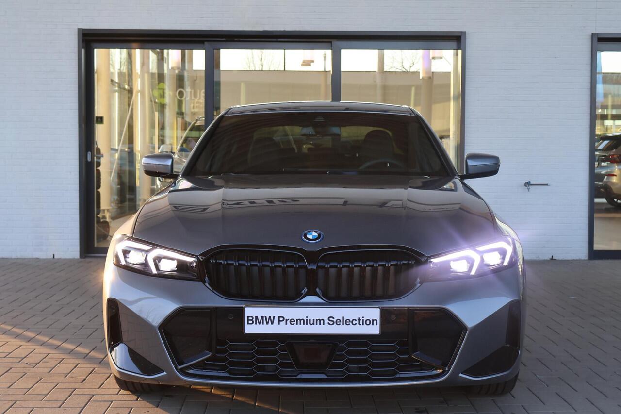 BMW 3-SERIE 330e Sedan | M Sportpakket Pro | Comfort Pack
