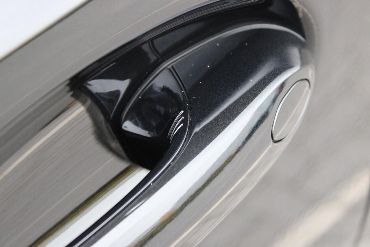 BMW 3-SERIE 330e High Executive M Sport Automaat / Schuif-kanteldak / Sportstoelen / Parking Assistant Plus / Comfort Access / Adaptieve LED / Stuurverwarming / Live Cockpit Professional