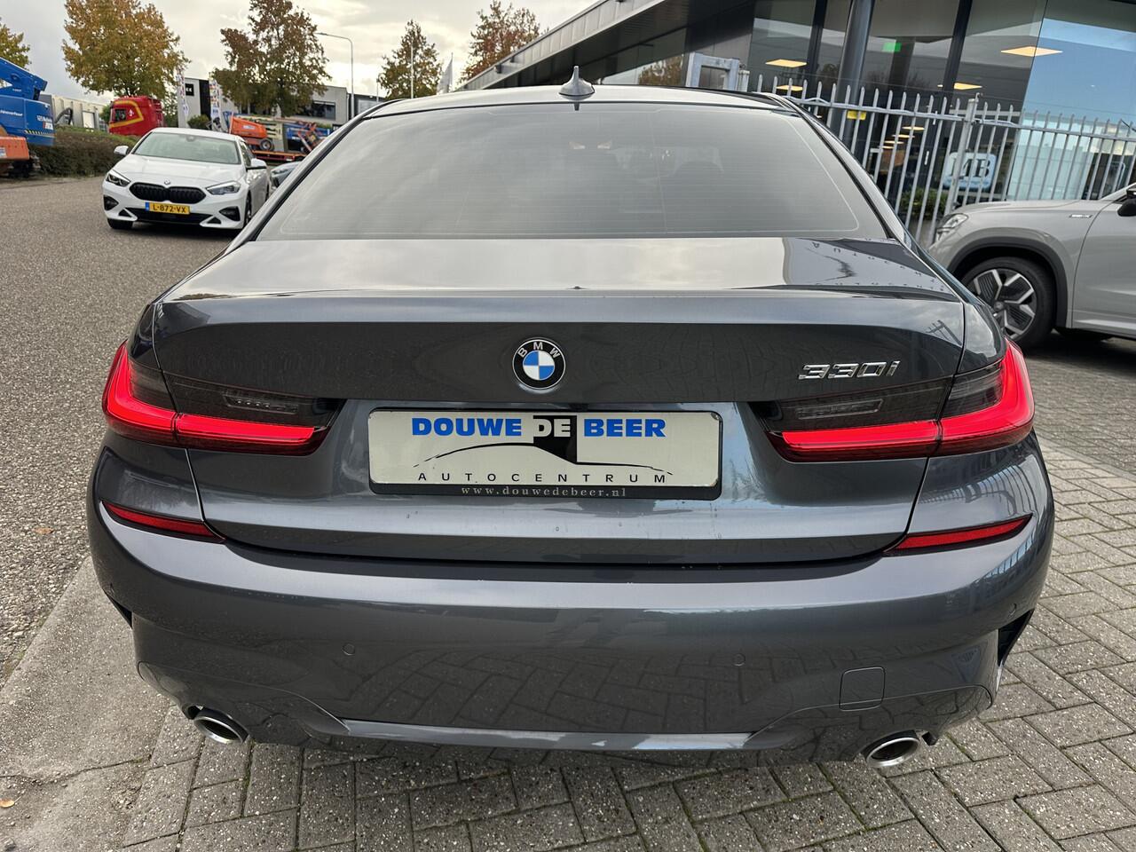 BMW 3-SERIE 330i M Sport Trekhaak | Camera | HiFi | Stoelverw.