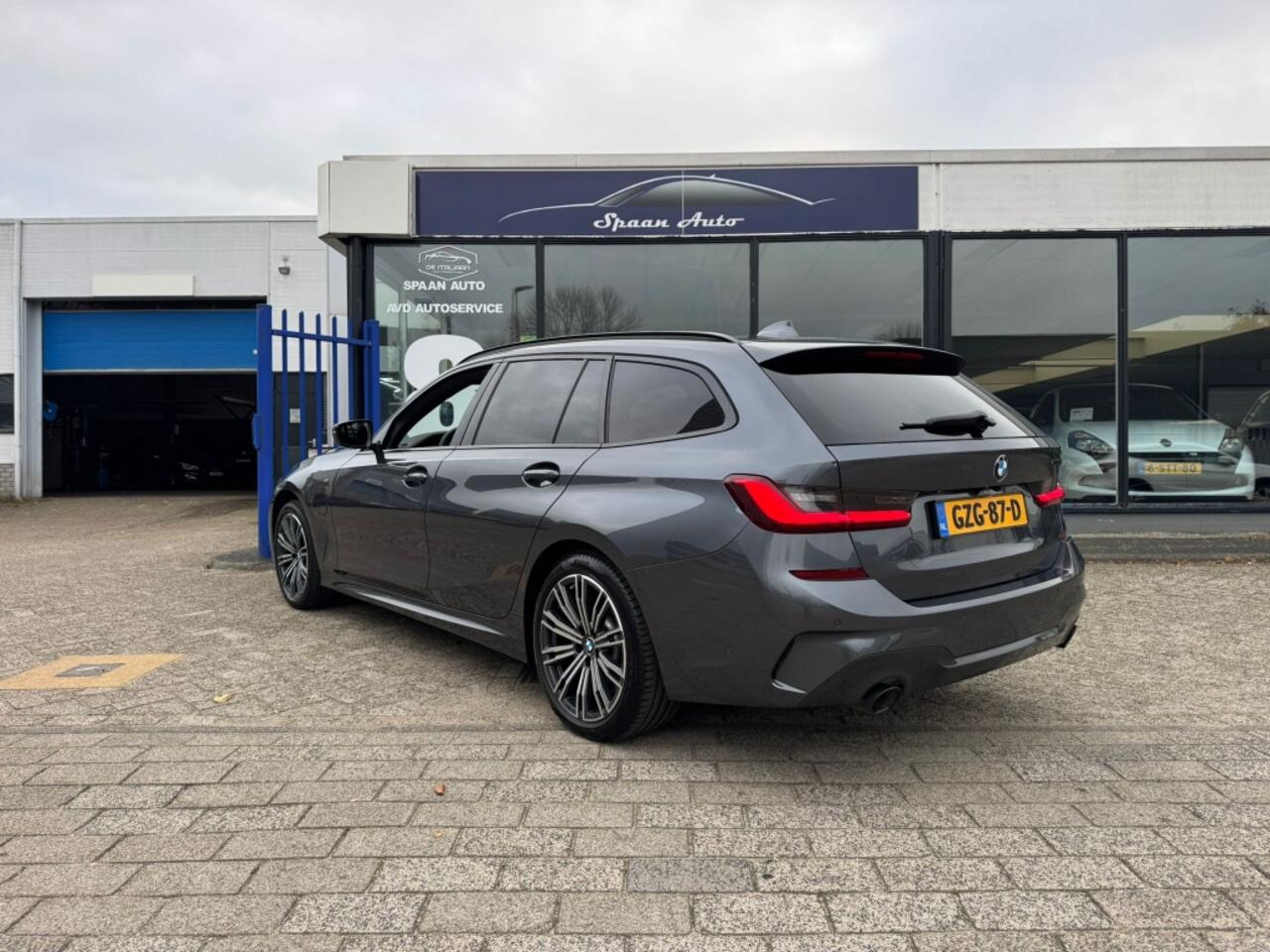 BMW 3-SERIE 330e M-SPORT | PANO | HEAD-UP | HARMAN KARDON | 360 °