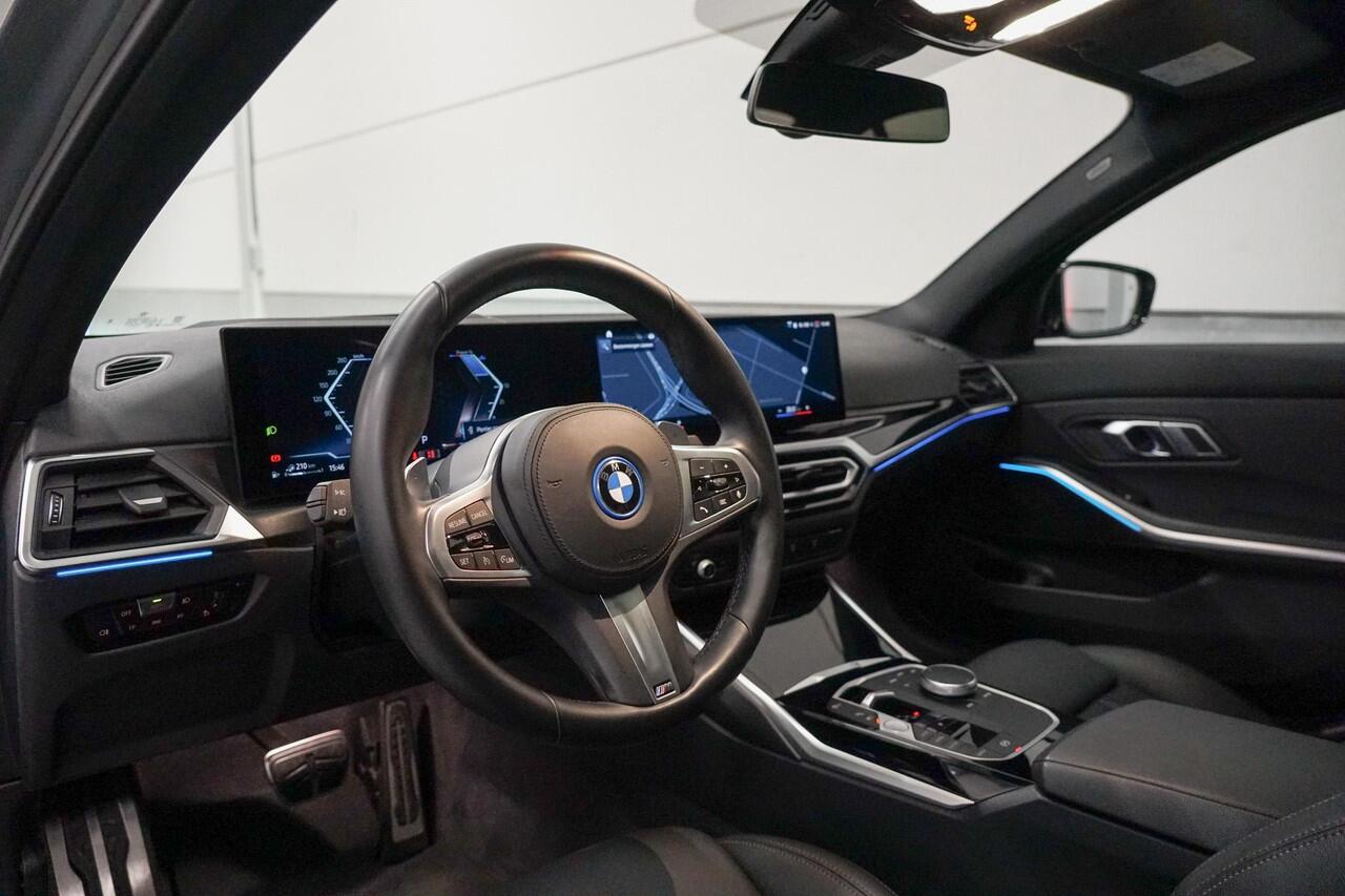 BMW 3-SERIE 330e xDrive M-Sport | Schuifdak | Head Up | Comfort Access
