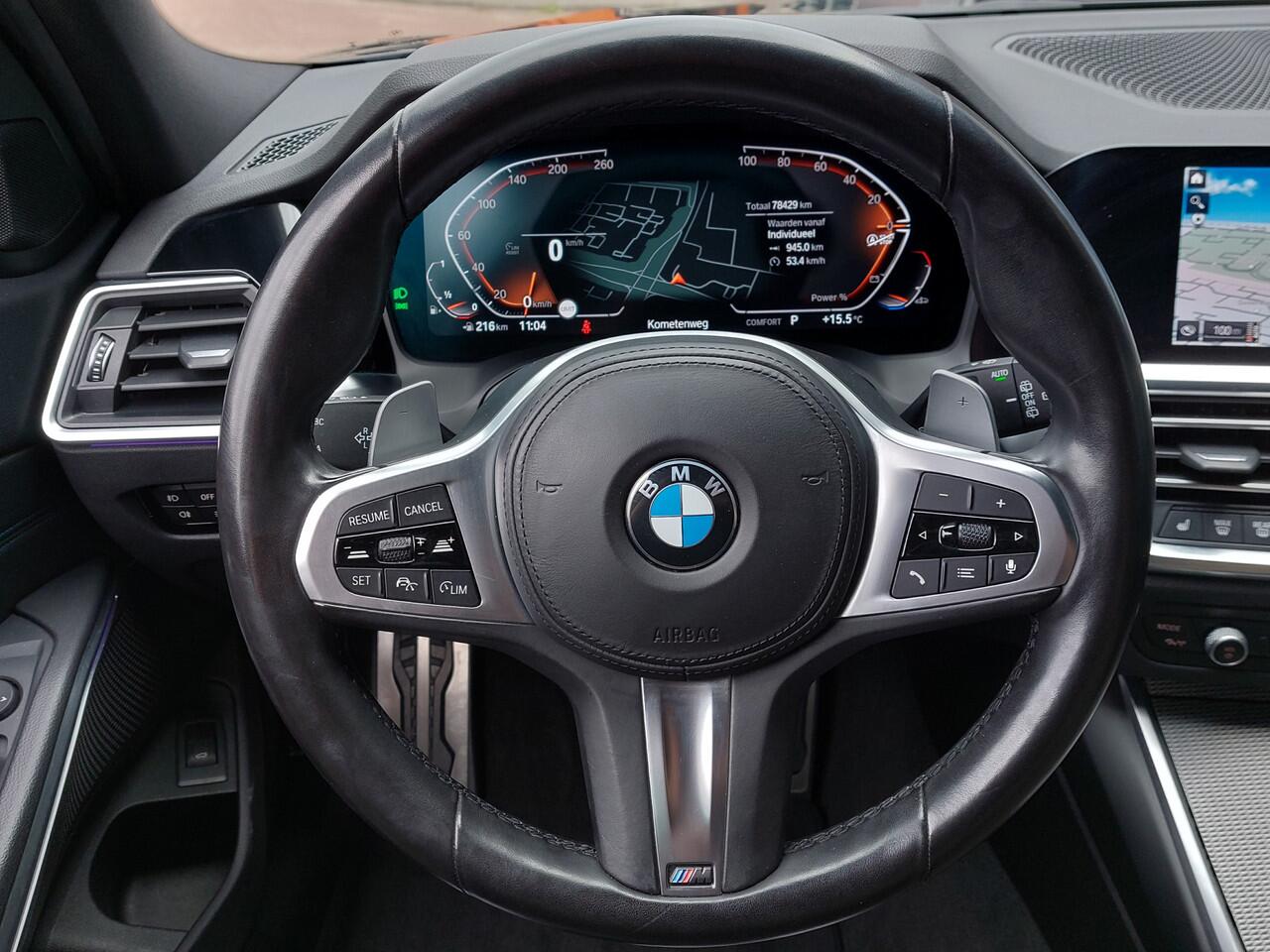 BMW 3-SERIE Touring 320i 184pk Automaat High Executive M-Sport | Navi | Apple Carplay+Android Auto | Adap.Cruise | Leder+Alcantara | Led Koplampen | Sfeerverlichting | Stoelverwarming | Pdc V+A+Camera | 18''lm